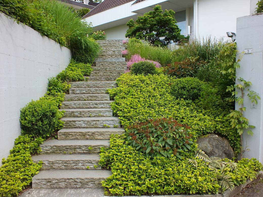 Naturstein im Garten (10).jpg